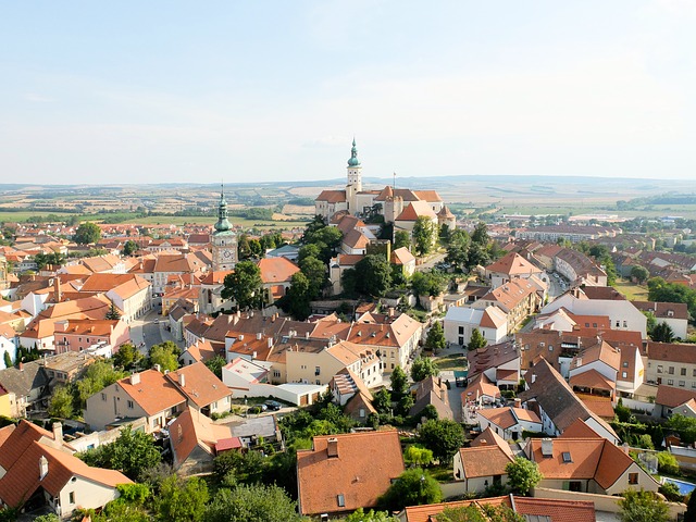 město