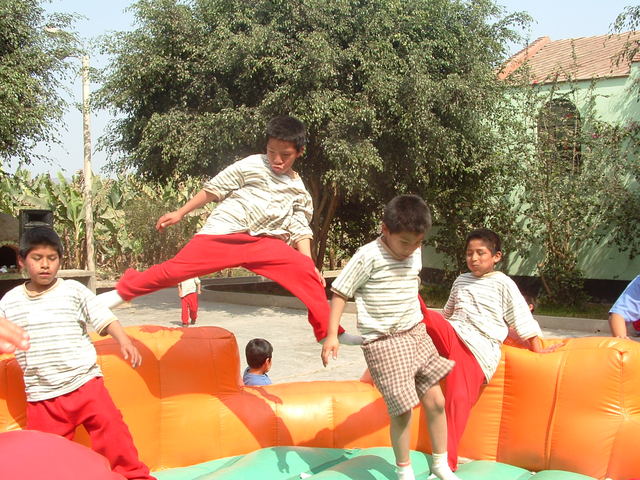 dětská skákací atrakce